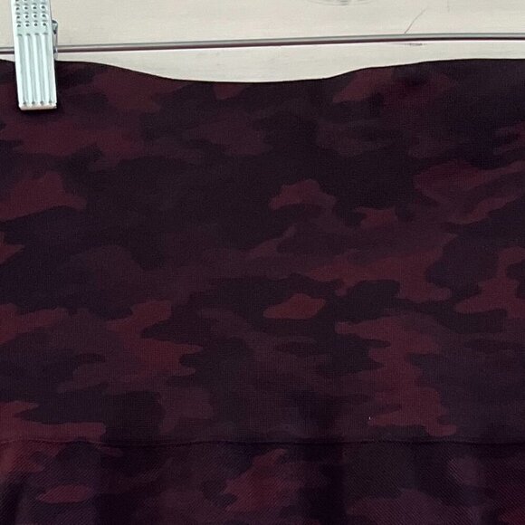 Spandex Woman's Plus-Size Look At Me Now Red & Black Camo Leggings Sz 2x - Picture 2 of 6